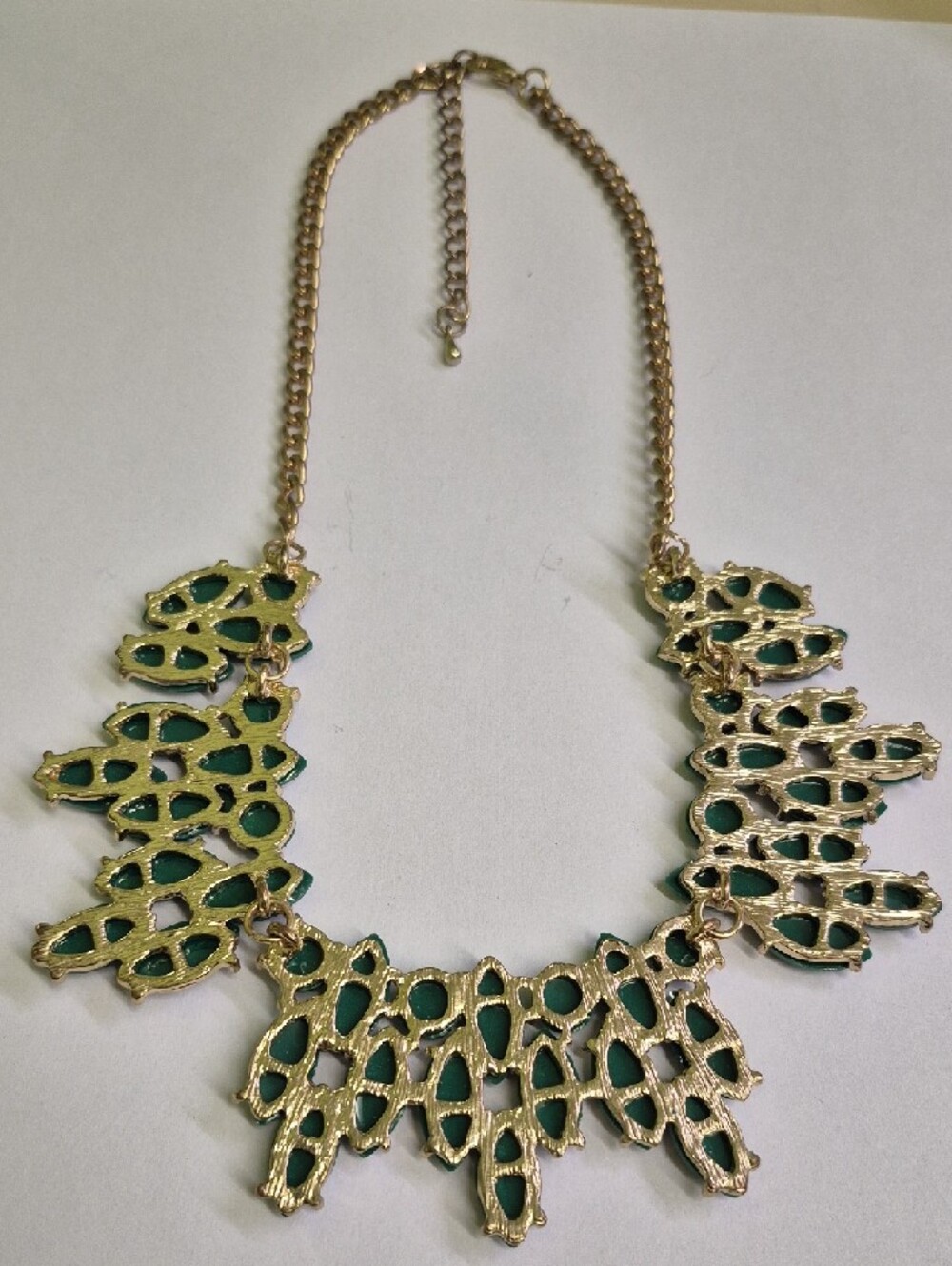 Gold-Chain Emerald Green Statement Necklace - Women Jewelry - Picture 3 of 4